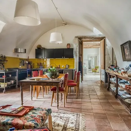 Feriehus Cazes-mondenard Chateau Sleeps 12 With Pool And Wifi